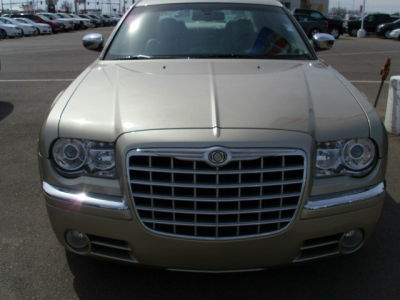 2006 Chrysler 300C -
   Cars.com </title>
   <meta name="title" content="2006 Chrysler 300C - Cars.com"/>
   <meta name="description" content="Listed on Cars.com
