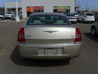 2006 Chrysler 300C -
   Cars.com </title>
   <meta name="title" content="2006 Chrysler 300C - Cars.com"/>
   <meta name="description" content="Listed on Cars.com
