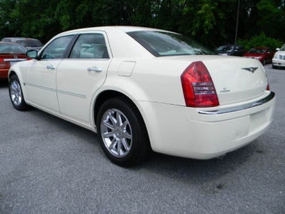 2006 Chrysler 300C  C -
   Cars.com </title>
   <meta name="title" content="2006 Chrysler 300C  C - Cars.com"/>
   <meta name="description" content="Listed on Cars.com
