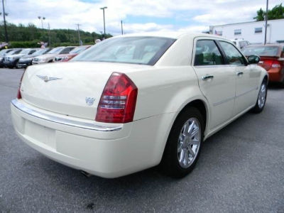 2006 Chrysler 300C  C -
   Cars.com </title>
   <meta name="title" content="2006 Chrysler 300C  C - Cars.com"/>
   <meta name="description" content="Listed on Cars.com