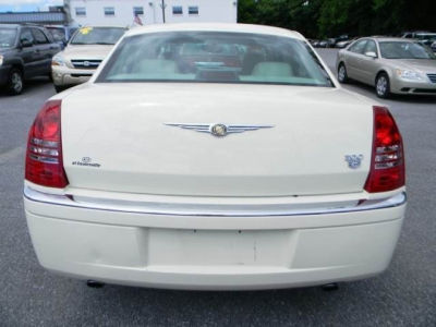 2006 Chrysler 300C  C -
   Cars.com </title>
   <meta name="title" content="2006 Chrysler 300C  C - Cars.com"/>
   <meta name="description" content="Listed on Cars.com