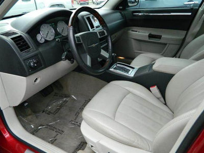 2007 Chrysler 300C  Base -
   Cars.com </title>
   <meta name="title" content="2007 Chrysler 300C  Base - Cars.com"/>
   <meta name="description" content="Listed on Cars.com