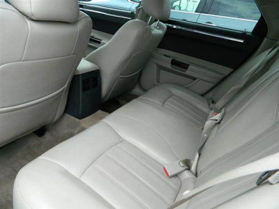 2007 Chrysler 300C  Base -
   Cars.com </title>
   <meta name="title" content="2007 Chrysler 300C  Base - Cars.com"/>
   <meta name="description" content="Listed on Cars.com