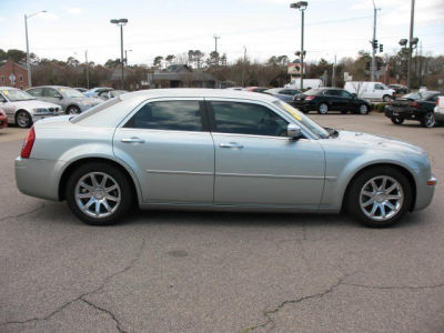 2006 Chrysler 300C  C -
   Cars.com </title>
   <meta name="title" content="2006 Chrysler 300C  C - Cars.com"/>
   <meta name="description" content="Listed on Cars.com