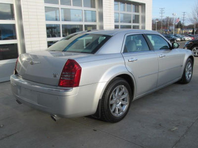 2006 Chrysler 300C  Base -
   Cars.com </title>
   <meta name="title" content="2006 Chrysler 300C  Base - Cars.com"/>
   <meta name="description" content="Listed on Cars.com
