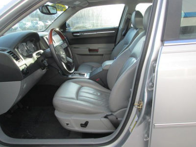2006 Chrysler 300C  Base -
   Cars.com </title>
   <meta name="title" content="2006 Chrysler 300C  Base - Cars.com"/>
   <meta name="description" content="Listed on Cars.com