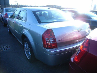 2006 Chrysler 300C  Base -
   Cars.com </title>
   <meta name="title" content="2006 Chrysler 300C  Base - Cars.com"/>
   <meta name="description" content="Listed on Cars.com