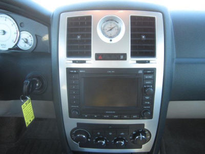 2006 Chrysler 300C  Base -
   Cars.com </title>
   <meta name="title" content="2006 Chrysler 300C  Base - Cars.com"/>
   <meta name="description" content="Listed on Cars.com