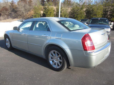 2006 Chrysler 300C  Base -
   Cars.com </title>
   <meta name="title" content="2006 Chrysler 300C  Base - Cars.com"/>
   <meta name="description" content="Listed on Cars.com