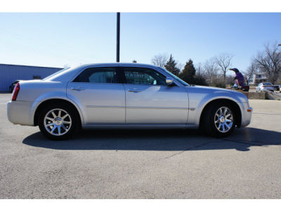 2005 Chrysler 300C  Base -
   Cars.com </title>
   <meta name="title" content="2005 Chrysler 300C  Base - Cars.com"/>
   <meta name="description" content="Listed on Cars.com