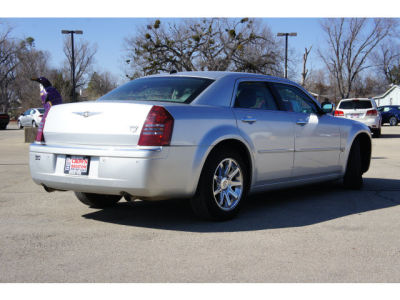 2005 Chrysler 300C  Base -
   Cars.com </title>
   <meta name="title" content="2005 Chrysler 300C  Base - Cars.com"/>
   <meta name="description" content="Listed on Cars.com