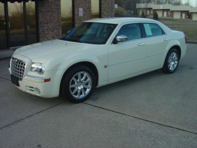 2007 Chrysler 300C  Base -
   Cars.com </title>
   <meta name="title" content="2007 Chrysler 300C  Base - Cars.com"/>
   <meta name="description" content="Listed on Cars.com