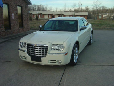 2007 Chrysler 300C  Base -
   Cars.com </title>
   <meta name="title" content="2007 Chrysler 300C  Base - Cars.com"/>
   <meta name="description" content="Listed on Cars.com