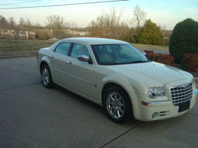 2007 Chrysler 300C  Base -
   Cars.com </title>
   <meta name="title" content="2007 Chrysler 300C  Base - Cars.com"/>
   <meta name="description" content="Listed on Cars.com