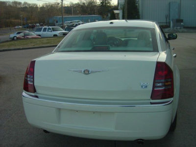 2007 Chrysler 300C  Base -
   Cars.com </title>
   <meta name="title" content="2007 Chrysler 300C  Base - Cars.com"/>
   <meta name="description" content="Listed on Cars.com