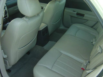 2007 Chrysler 300C  Base -
   Cars.com </title>
   <meta name="title" content="2007 Chrysler 300C  Base - Cars.com"/>
   <meta name="description" content="Listed on Cars.com