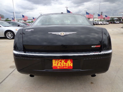 2007 Chrysler 300C  Base -
   Cars.com </title>
   <meta name="title" content="2007 Chrysler 300C  Base - Cars.com"/>
   <meta name="description" content="Listed on Cars.com