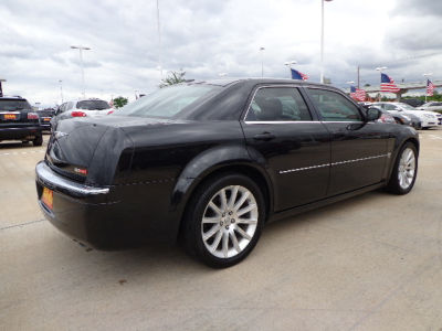 2007 Chrysler 300C  Base -
   Cars.com </title>
   <meta name="title" content="2007 Chrysler 300C  Base - Cars.com"/>
   <meta name="description" content="Listed on Cars.com