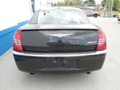 2007 Chrysler 300C  Base -
   Cars.com </title>
   <meta name="title" content="2007 Chrysler 300C  Base - Cars.com"/>
   <meta name="description" content="Listed on Cars.com