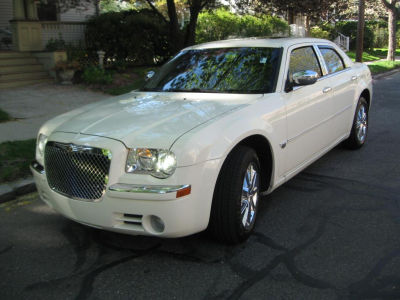 2007 Chrysler 300C  Base -
   Cars.com </title>
   <meta name="title" content="2007 Chrysler 300C  Base - Cars.com"/>
   <meta name="description" content="Listed on Cars.com