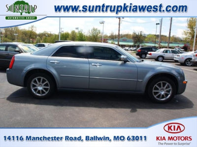 2007 Chrysler 300C  Base -
   Cars.com </title>
   <meta name="title" content="2007 Chrysler 300C  Base - Cars.com"/>
   <meta name="description" content="Listed on Cars.com