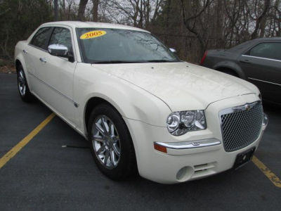 2005 Chrysler 300C  Base -
   Cars.com </title>
   <meta name="title" content="2005 Chrysler 300C  Base - Cars.com"/>
   <meta name="description" content="Listed on Cars.com