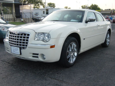 2007 Chrysler 300C  Base -
   Cars.com </title>
   <meta name="title" content="2007 Chrysler 300C  Base - Cars.com"/>
   <meta name="description" content="Listed on Cars.com