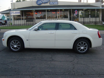 2007 Chrysler 300C  Base -
   Cars.com </title>
   <meta name="title" content="2007 Chrysler 300C  Base - Cars.com"/>
   <meta name="description" content="Listed on Cars.com
