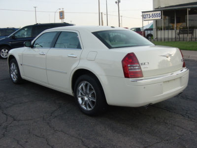 2007 Chrysler 300C  Base -
   Cars.com </title>
   <meta name="title" content="2007 Chrysler 300C  Base - Cars.com"/>
   <meta name="description" content="Listed on Cars.com