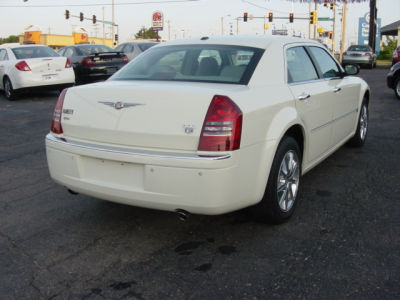 2007 Chrysler 300C  Base -
   Cars.com </title>
   <meta name="title" content="2007 Chrysler 300C  Base - Cars.com"/>
   <meta name="description" content="Listed on Cars.com