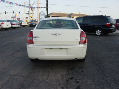 2007 Chrysler 300C  Base -
   Cars.com </title>
   <meta name="title" content="2007 Chrysler 300C  Base - Cars.com"/>
   <meta name="description" content="Listed on Cars.com