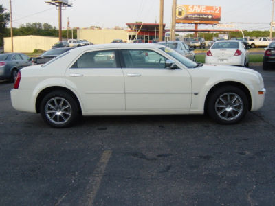 2007 Chrysler 300C  Base -
   Cars.com </title>
   <meta name="title" content="2007 Chrysler 300C  Base - Cars.com"/>
   <meta name="description" content="Listed on Cars.com