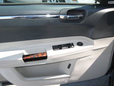 2006 Chrysler 300C  Base -
   Cars.com </title>
   <meta name="title" content="2006 Chrysler 300C  Base - Cars.com"/>
   <meta name="description" content="Listed on Cars.com