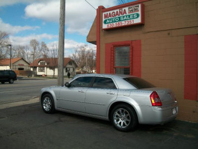 2005 Chrysler 300C  Base -
   Cars.com </title>
   <meta name="title" content="2005 Chrysler 300C  Base - Cars.com"/>
   <meta name="description" content="Listed on Cars.com