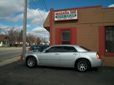 2005 Chrysler 300C  Base -
   Cars.com </title>
   <meta name="title" content="2005 Chrysler 300C  Base - Cars.com"/>
   <meta name="description" content="Listed on Cars.com