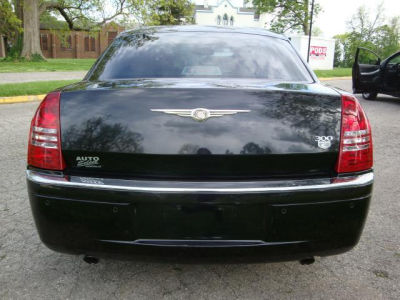 2005 Chrysler 300C  Base -
   Cars.com </title>
   <meta name="title" content="2005 Chrysler 300C  Base - Cars.com"/>
   <meta name="description" content="Listed on Cars.com