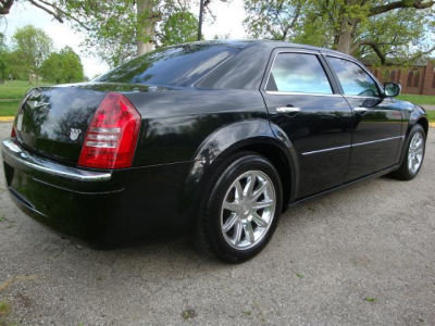 2005 Chrysler 300C  Base -
   Cars.com </title>
   <meta name="title" content="2005 Chrysler 300C  Base - Cars.com"/>
   <meta name="description" content="Listed on Cars.com
