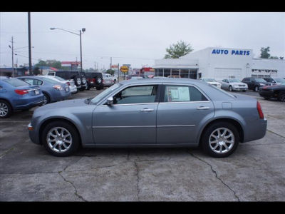 2007 Chrysler 300C  Base -
   Cars.com </title>
   <meta name="title" content="2007 Chrysler 300C  Base - Cars.com"/>
   <meta name="description" content="Listed on Cars.com