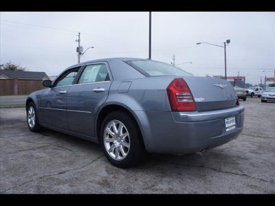 2007 Chrysler 300C  Base -
   Cars.com </title>
   <meta name="title" content="2007 Chrysler 300C  Base - Cars.com"/>
   <meta name="description" content="Listed on Cars.com