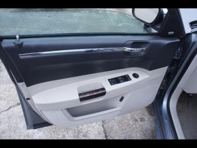 2007 Chrysler 300C  Base -
   Cars.com </title>
   <meta name="title" content="2007 Chrysler 300C  Base - Cars.com"/>
   <meta name="description" content="Listed on Cars.com