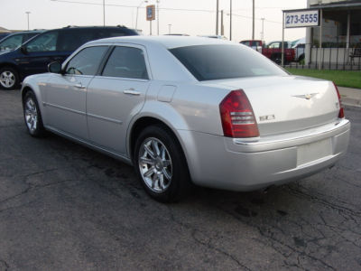 2006 Chrysler 300C  Base -
   Cars.com </title>
   <meta name="title" content="2006 Chrysler 300C  Base - Cars.com"/>
   <meta name="description" content="Listed on Cars.com