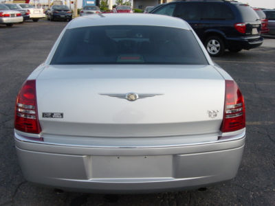 2006 Chrysler 300C  Base -
   Cars.com </title>
   <meta name="title" content="2006 Chrysler 300C  Base - Cars.com"/>
   <meta name="description" content="Listed on Cars.com