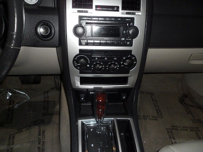 2007 Chrysler 300C  Base -
   Cars.com </title>
   <meta name="title" content="2007 Chrysler 300C  Base - Cars.com"/>
   <meta name="description" content="Listed on Cars.com