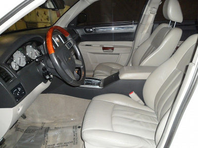 2007 Chrysler 300C  Base -
   Cars.com </title>
   <meta name="title" content="2007 Chrysler 300C  Base - Cars.com"/>
   <meta name="description" content="Listed on Cars.com