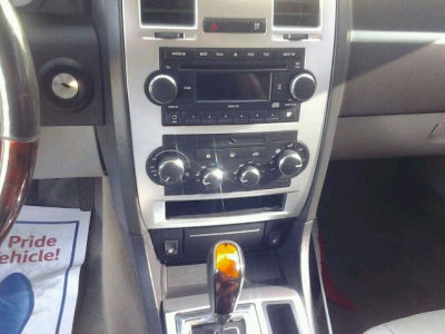 2006 Chrysler 300C  Base -
   Cars.com </title>
   <meta name="title" content="2006 Chrysler 300C  Base - Cars.com"/>
   <meta name="description" content="Listed on Cars.com