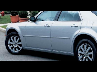 2007 Chrysler 300C  Base -
   Cars.com </title>
   <meta name="title" content="2007 Chrysler 300C  Base - Cars.com"/>
   <meta name="description" content="Listed on Cars.com