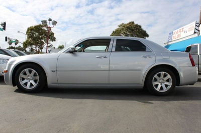 2006 Chrysler 300C  Base -
   Cars.com </title>
   <meta name="title" content="2006 Chrysler 300C  Base - Cars.com"/>
   <meta name="description" content="Listed on Cars.com