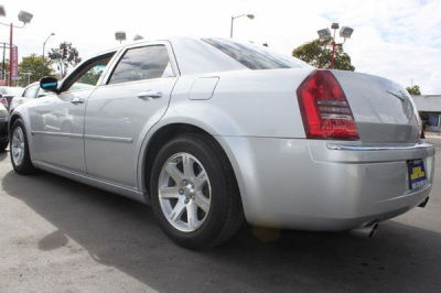 2006 Chrysler 300C  Base -
   Cars.com </title>
   <meta name="title" content="2006 Chrysler 300C  Base - Cars.com"/>
   <meta name="description" content="Listed on Cars.com