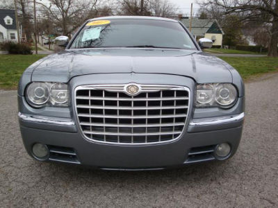 2007 Chrysler 300C  Base -
   Cars.com </title>
   <meta name="title" content="2007 Chrysler 300C  Base - Cars.com"/>
   <meta name="description" content="Listed on Cars.com