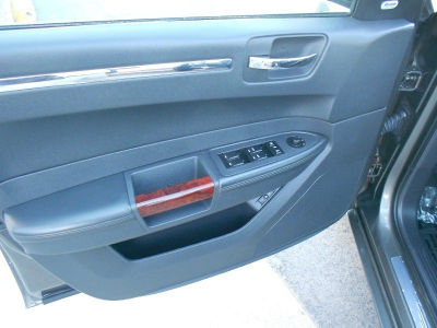 2008 Chrysler 300C  Base -
   Cars.com </title>
   <meta name="title" content="2008 Chrysler 300C  Base - Cars.com"/>
   <meta name="description" content="Listed on Cars.com